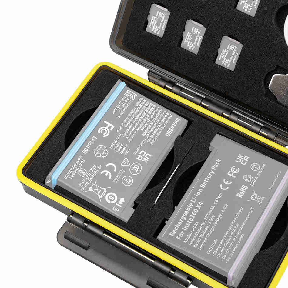 Защитный бокс на два аккумулятора Insta360 X5 / X4 / X3, карт памяти microSD и AirTag Защитный бокс на два аккумулятора Insta360 X5 / X4 / X3, карт памяти microSD и AirTag