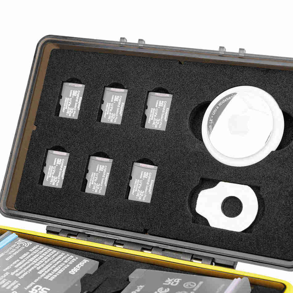 Защитный бокс на два аккумулятора Insta360 X5 / X4 / X3, карт памяти microSD и AirTag Защитный бокс на два аккумулятора Insta360 X5 / X4 / X3, карт памяти microSD и AirTag