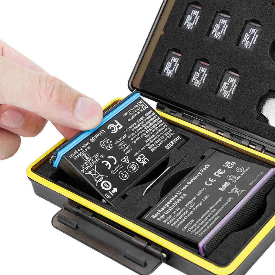 Защитный бокс на два аккумулятора Insta360 X5 / X4 / X3, карт памяти microSD и AirTag Защитный бокс на два аккумулятора Insta360 X5 / X4 / X3, карт памяти microSD и AirTag