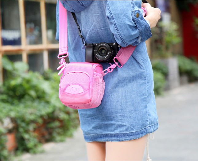 Сумка для компактных фотокамер с дождевиком (розовая)